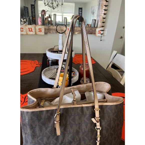 Michael Kors Logo Set - Picture 9 of 11